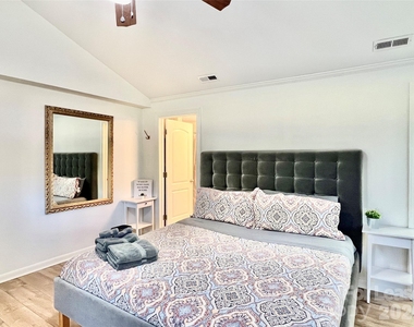 2931 Belmeade Drive - Photo Thumbnail 10