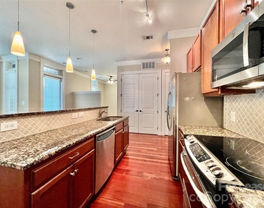 2810 Selwyn Avenue - Photo Thumbnail 14