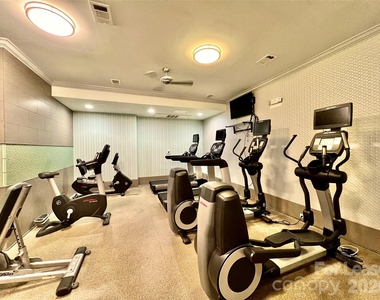 2810 Selwyn Avenue - Photo Thumbnail 8