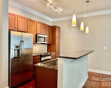 2810 Selwyn Avenue - Photo Thumbnail 11
