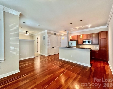 2810 Selwyn Avenue - Photo Thumbnail 18