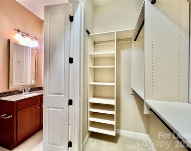 2810 Selwyn Avenue - Photo Thumbnail 24