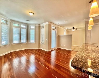 2810 Selwyn Avenue - Photo Thumbnail 16