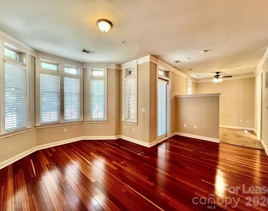 2810 Selwyn Avenue - Photo Thumbnail 17