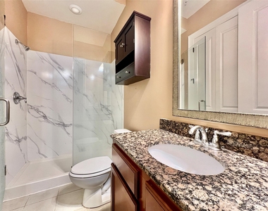 2810 Selwyn Avenue - Photo Thumbnail 22