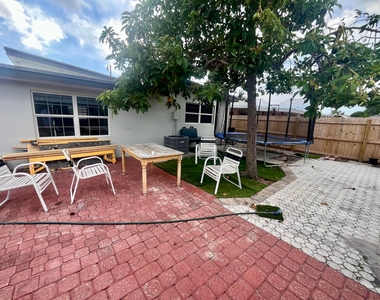 3765 Ne 18th Avenue - Photo Thumbnail 3