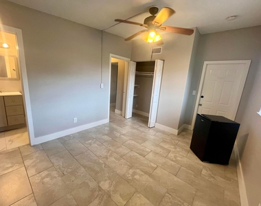 3765 Ne 18th Avenue - Photo Thumbnail 8