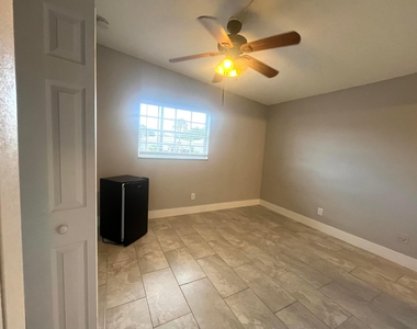 3765 Ne 18th Avenue - Photo Thumbnail 7