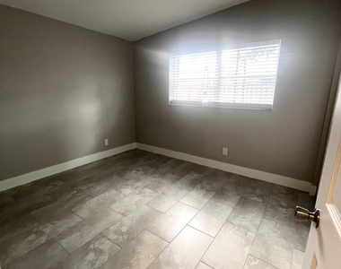 3765 Ne 18th Avenue - Photo Thumbnail 13