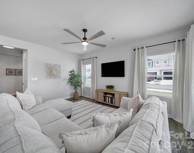 517 Stephen Foster Way - Photo Thumbnail 5