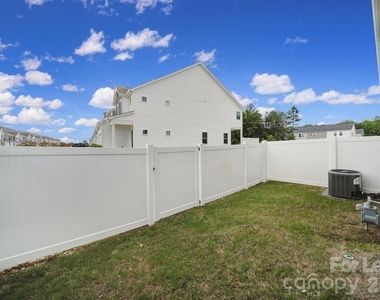 517 Stephen Foster Way - Photo Thumbnail 23