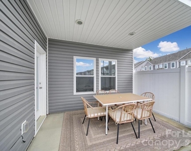 517 Stephen Foster Way - Photo Thumbnail 22