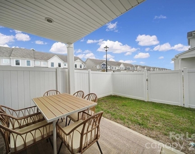 517 Stephen Foster Way - Photo Thumbnail 20