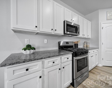 517 Stephen Foster Way - Photo Thumbnail 4