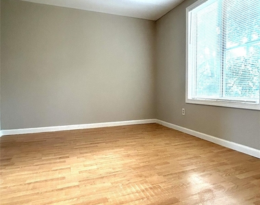9620 Vinca Circle - Photo Thumbnail 10