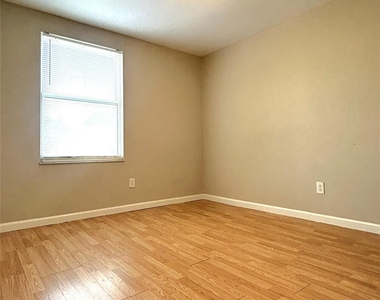 9620 Vinca Circle - Photo Thumbnail 7