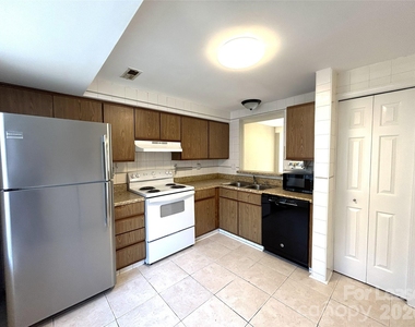 9620 Vinca Circle - Photo Thumbnail 4