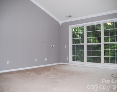 733 Meadow Lake Drive - Photo Thumbnail 8