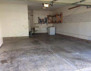 733 Meadow Lake Drive - Photo Thumbnail 11