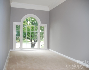 733 Meadow Lake Drive - Photo Thumbnail 4