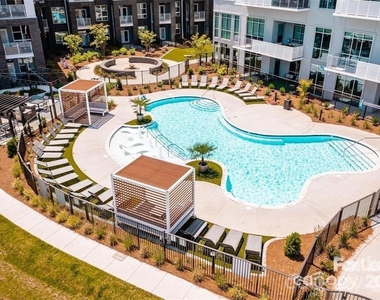 13230 Ballantyne Corporate Place - Photo Thumbnail 2