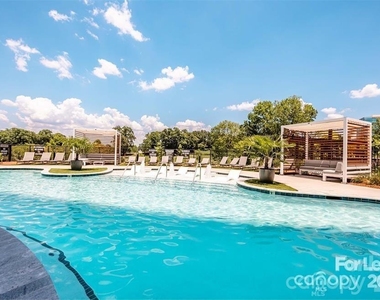 13230 Ballantyne Corporate Place - Photo Thumbnail 3