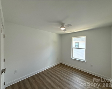 2106 Bombay Way - Photo Thumbnail 12