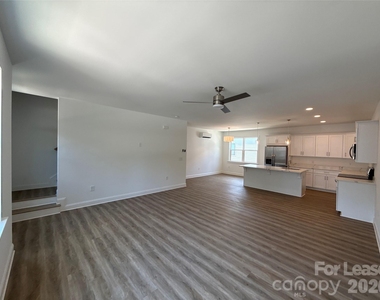 2106 Bombay Way - Photo Thumbnail 6