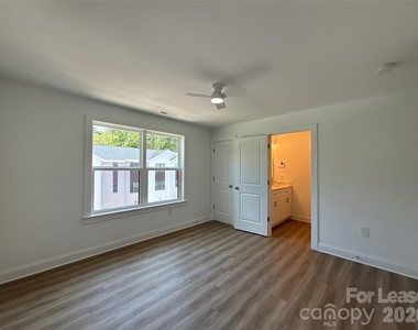 2106 Bombay Way - Photo Thumbnail 7