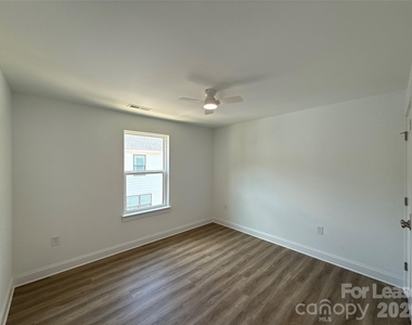 2106 Bombay Way - Photo Thumbnail 10