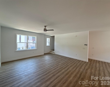 2106 Bombay Way - Photo Thumbnail 5