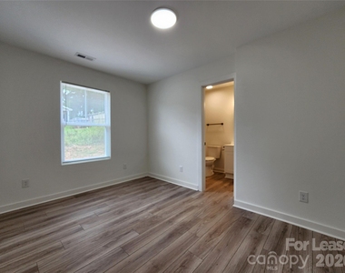 911 Hill Street - Photo Thumbnail 7