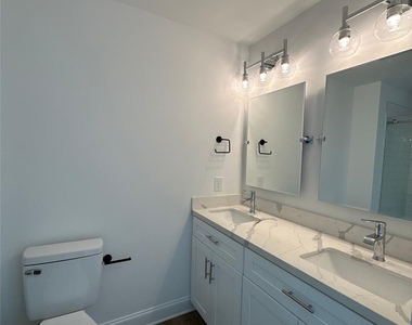 2100 Bombay Way - Photo Thumbnail 7