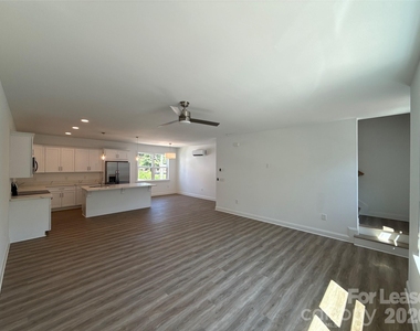 2100 Bombay Way - Photo Thumbnail 5