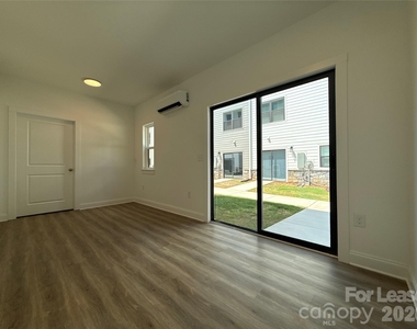 2100 Bombay Way - Photo Thumbnail 11
