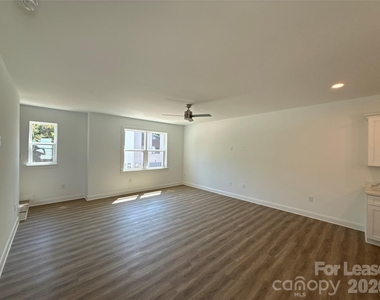 2100 Bombay Way - Photo Thumbnail 4