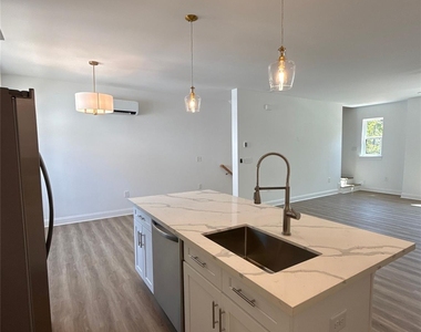 2100 Bombay Way - Photo Thumbnail 3