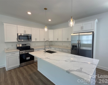 2100 Bombay Way - Photo Thumbnail 2