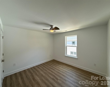 2100 Bombay Way - Photo Thumbnail 9