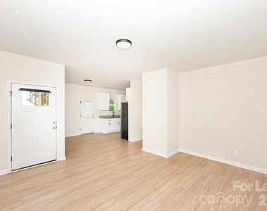 1109 Goldsboro Avenue - Photo Thumbnail 4
