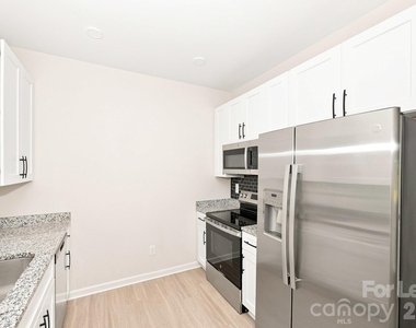 1109 Goldsboro Avenue - Photo Thumbnail 2