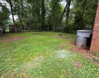 323 Lakewood Avenue - Photo Thumbnail 11
