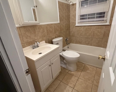 323 Lakewood Avenue - Photo Thumbnail 6