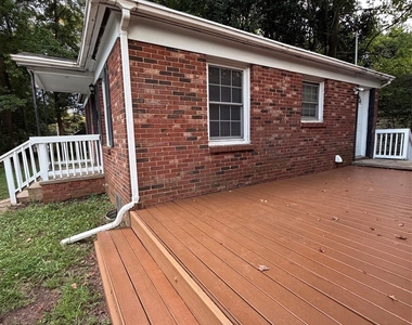 323 Lakewood Avenue - Photo Thumbnail 12