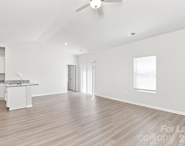 124 Lightning Drive - Photo Thumbnail 5