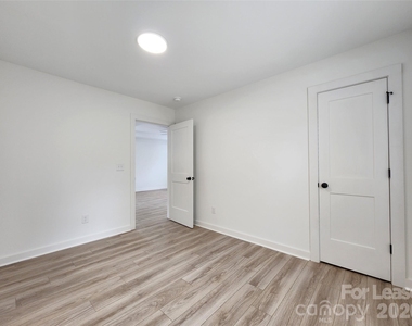 907 Hill Street - Photo Thumbnail 8