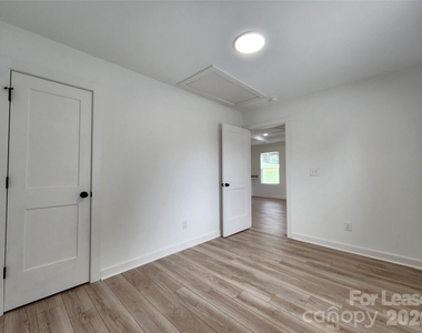 907 Hill Street - Photo Thumbnail 11