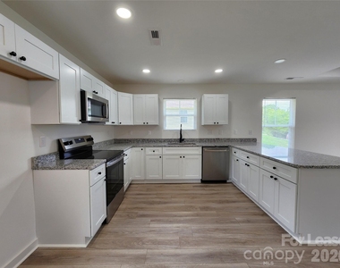 907 Hill Street - Photo Thumbnail 4