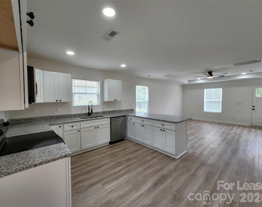 907 Hill Street - Photo Thumbnail 5