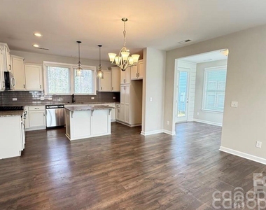 3205 Shamrock Drive - Photo Thumbnail 2